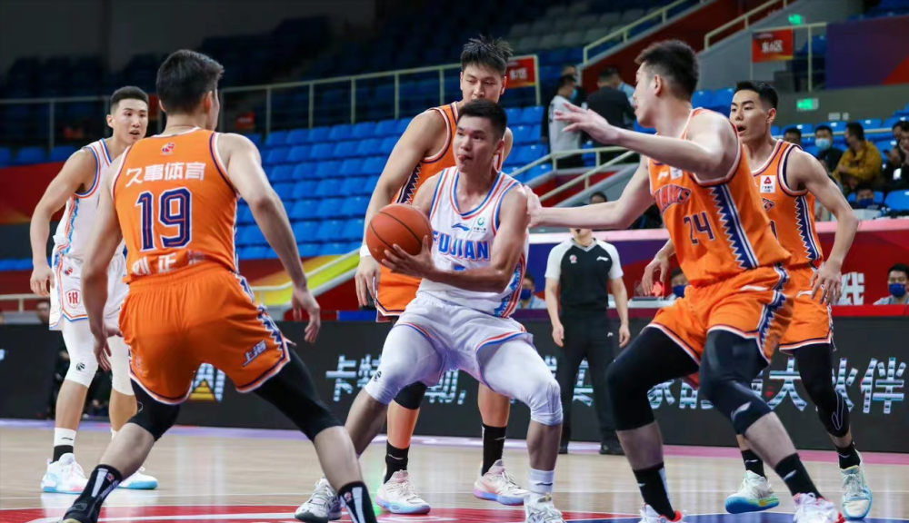 转会期欧联传出新动向，成都蓉城豪取连胜，管理层表态——话题不断，赛程密集仍需轮换的简单介绍