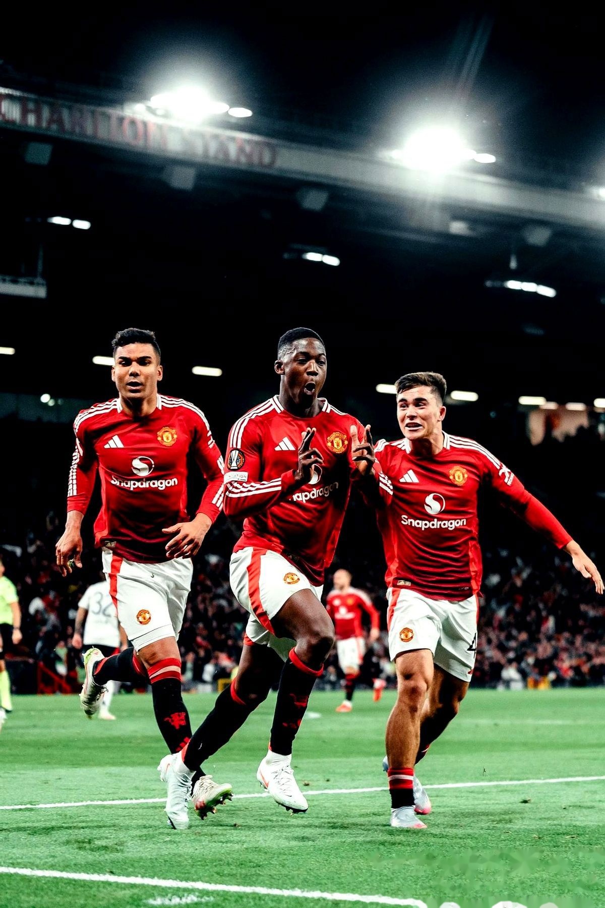 曼联训练开放日；集结日迎来里程碑引欢呼；NBA季后赛在即；球探报告显示潜力的简单介绍