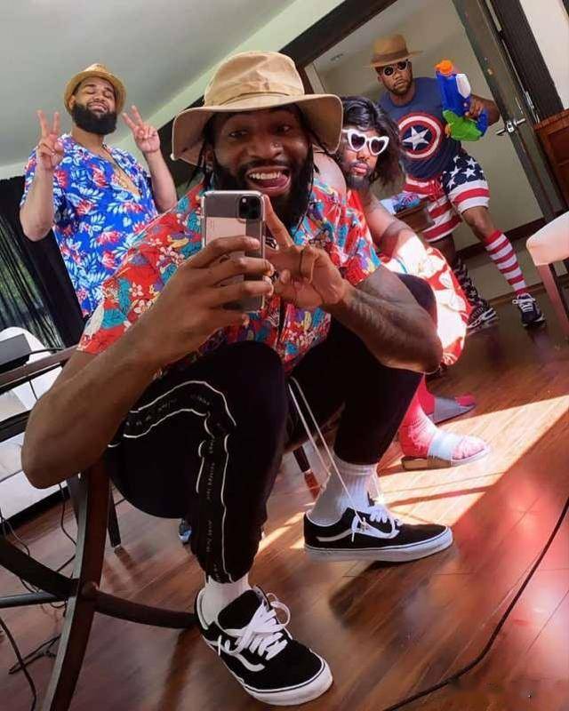 包含里程碑夜！新疆广汇再遭质疑，全明星赛清晨刷纪录，球迷炸锅，临场指挥获称赞的词条